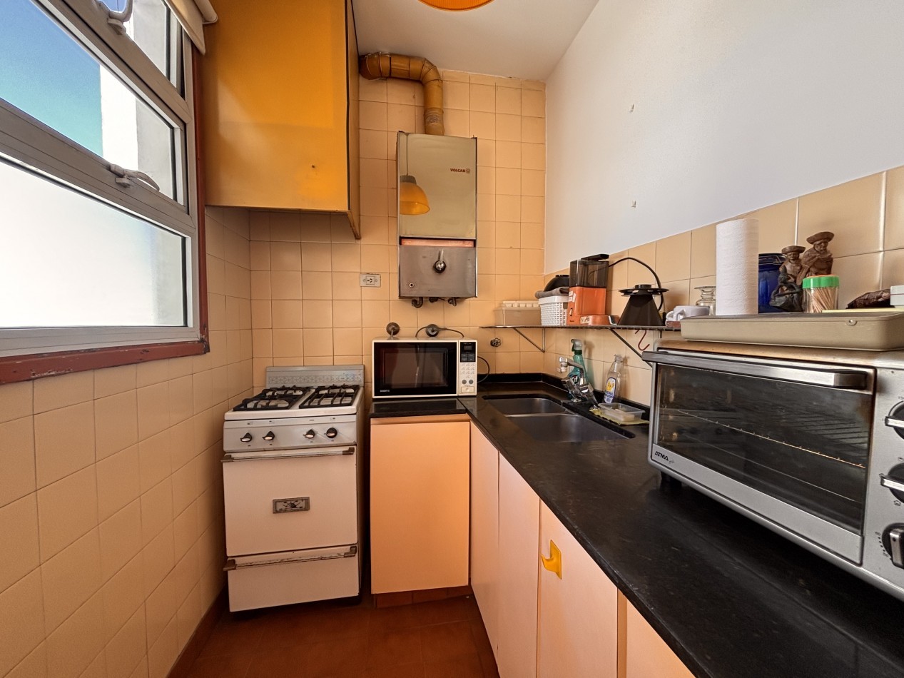 3 ambientes al frente con balcon terraza.
