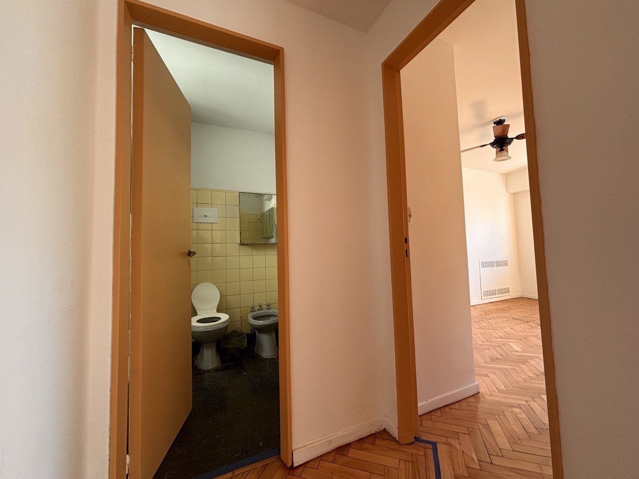 3 ambientes al frente con balcon terraza.