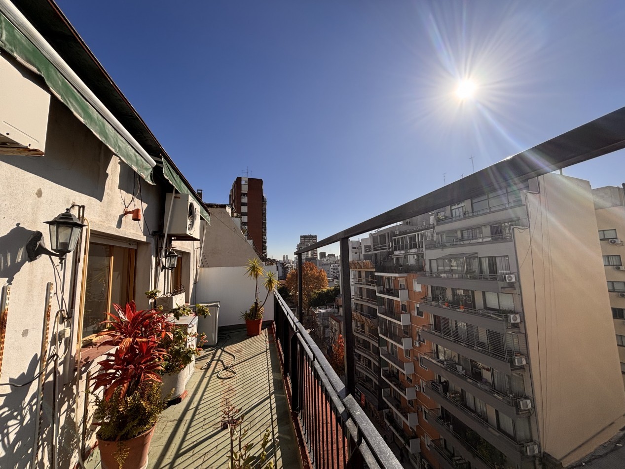 3 ambientes al frente con balcon terraza.