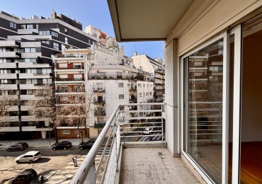 Hermoso dos ambienmtes al frente con balcon y COCHERA 