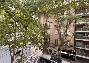 3 ambientes al frente co habitacion de servicio y Baulera