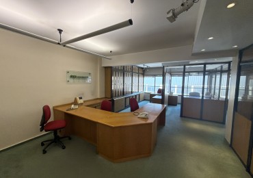 Hermosa y muy funcional oficina en venta 
