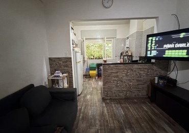 4 ambientes al frente con baño y cocina reciclados