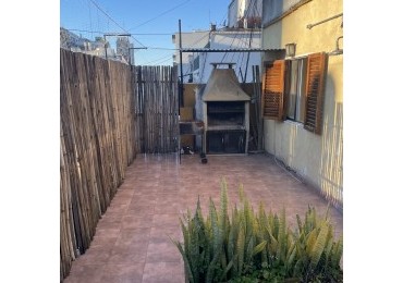 3 ambientes con balcon terraza al frente 