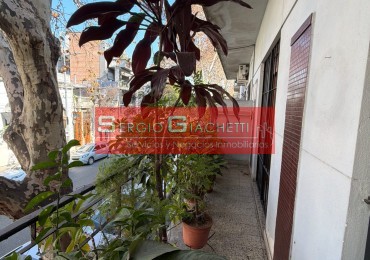 PH de 3 ambientes mas quincho al frente con balcon 