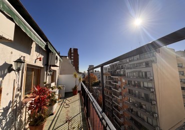 3 ambientes al frente con balcon terraza.